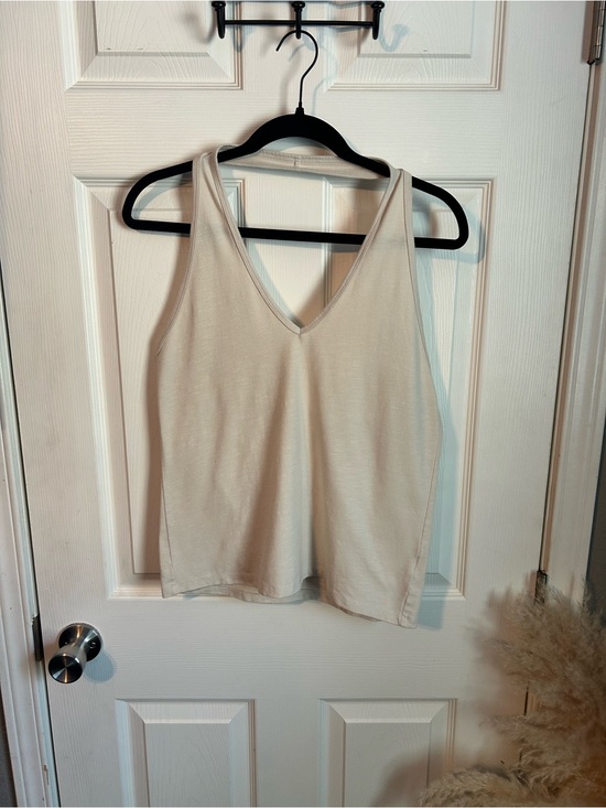 Universal Thread Tops - Universal Thread Cream V-Neck Tank Top